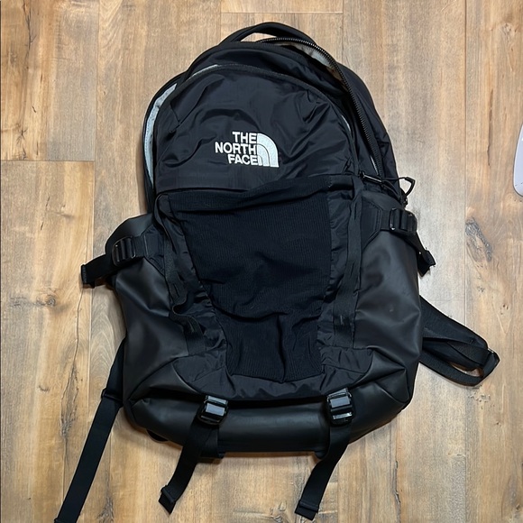 The North Face Black Recon Backpack - Picture 1 of 8